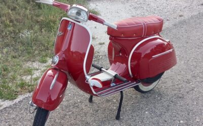 Restauración y tapizado del asiento de una Vespa.